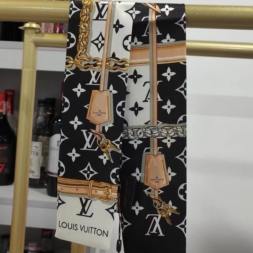 Louis Vuitton scarf real silk LV 99 new